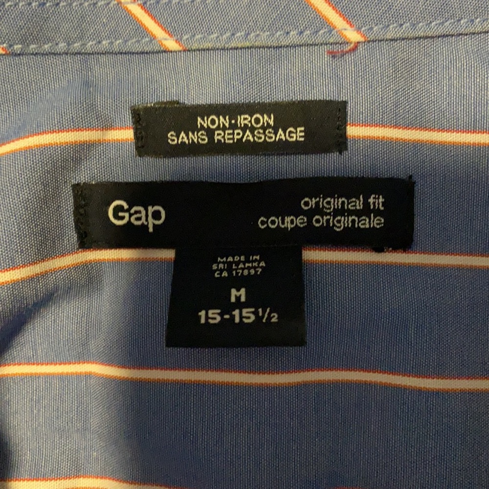 Gap button down - Medium NWT - Picture 2 of 3